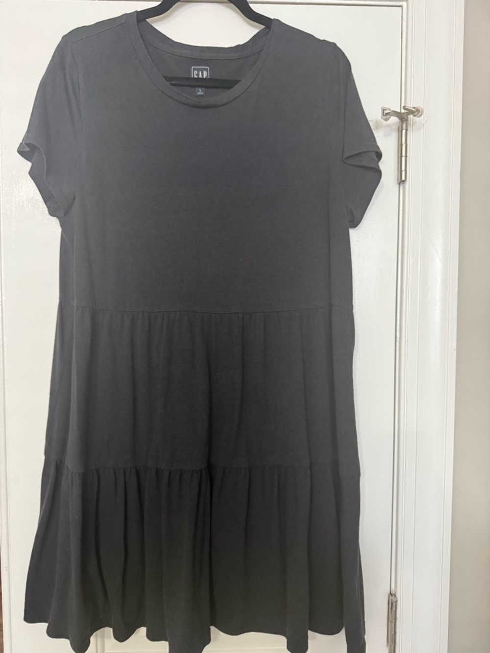 GAP Black Short-Sleeve Tiered Midi Dress